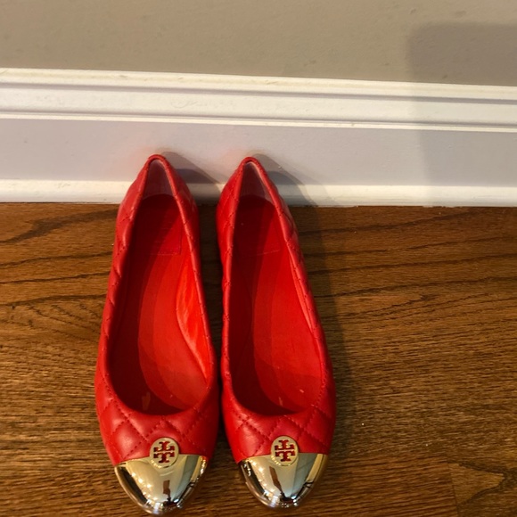 New Tory Burch Red Ballet Flats Gold Caps 7.5 - Picture 2 of 4